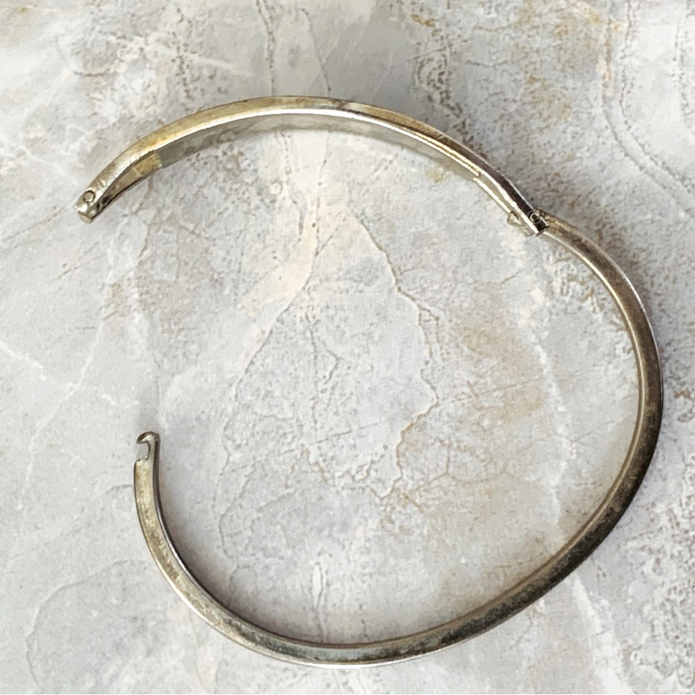 Taxco Sterling Silver Bracelet with Mother of Pearl and Crushed Malachite Inlay - Picture 4 of 9